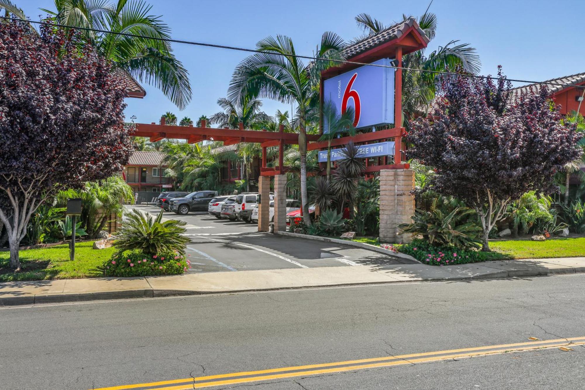 Motel 6 Carlsbad, Ca- North Exterior foto