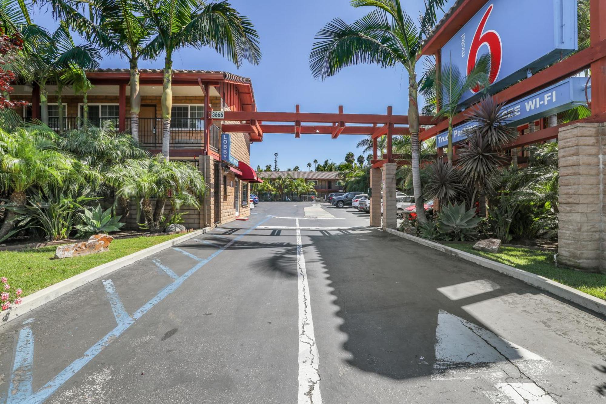 Motel 6 Carlsbad, Ca- North Exterior foto